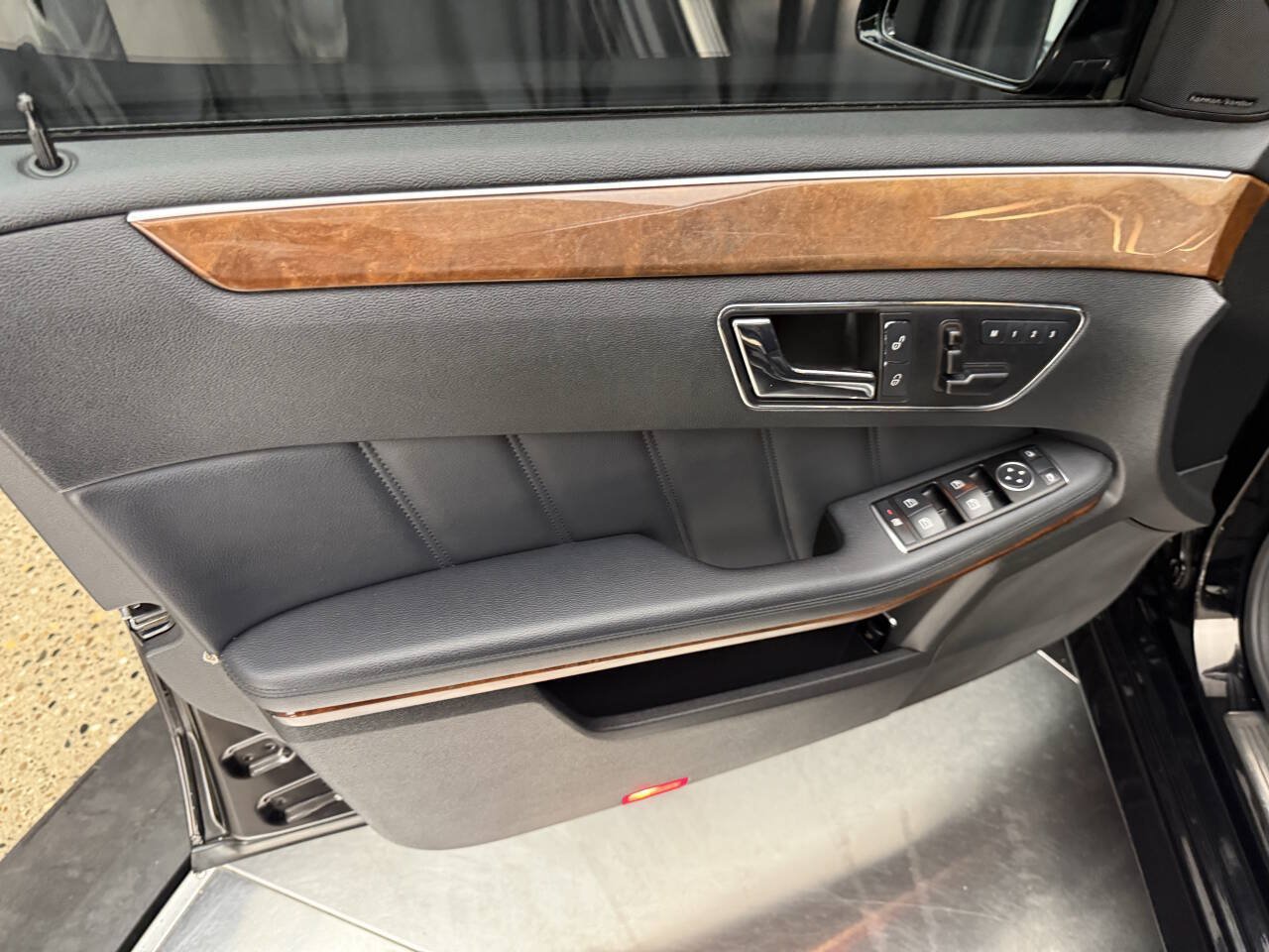 Used 2011 Mercedes-Benz E 350 4MATIC Sedan image 30