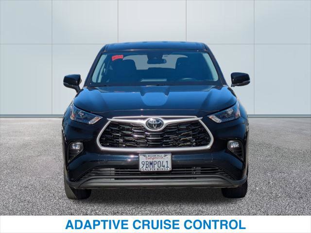 Used 2022 Toyota Highlander LE image 3