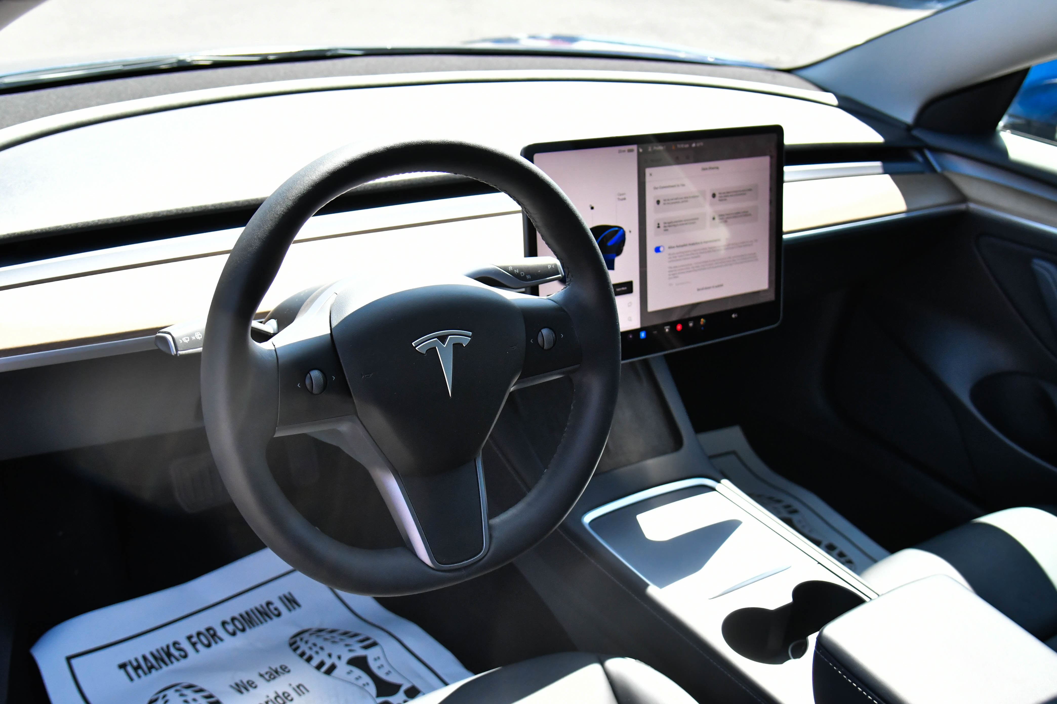 Used 2022 Tesla Model 3 Standard Range image 14