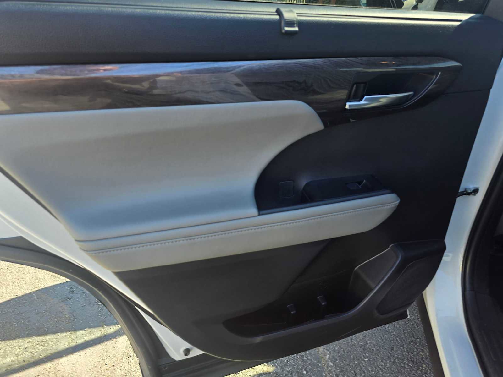 Used 2023 Toyota Highlander Limited image 20