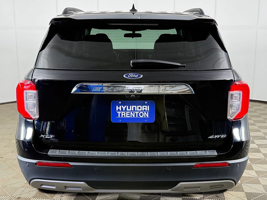Used 2023 Ford Explorer XLT w/ Equipment Group 202A AWD/4WD image 11