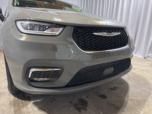 Used 2023 Chrysler Pacifica Touring-L image 13