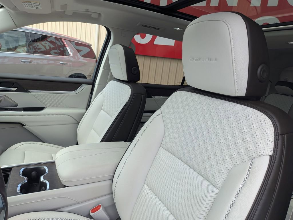 Certified 2025 GMC Acadia Denali w/ Super Cruise Package FWD image 11