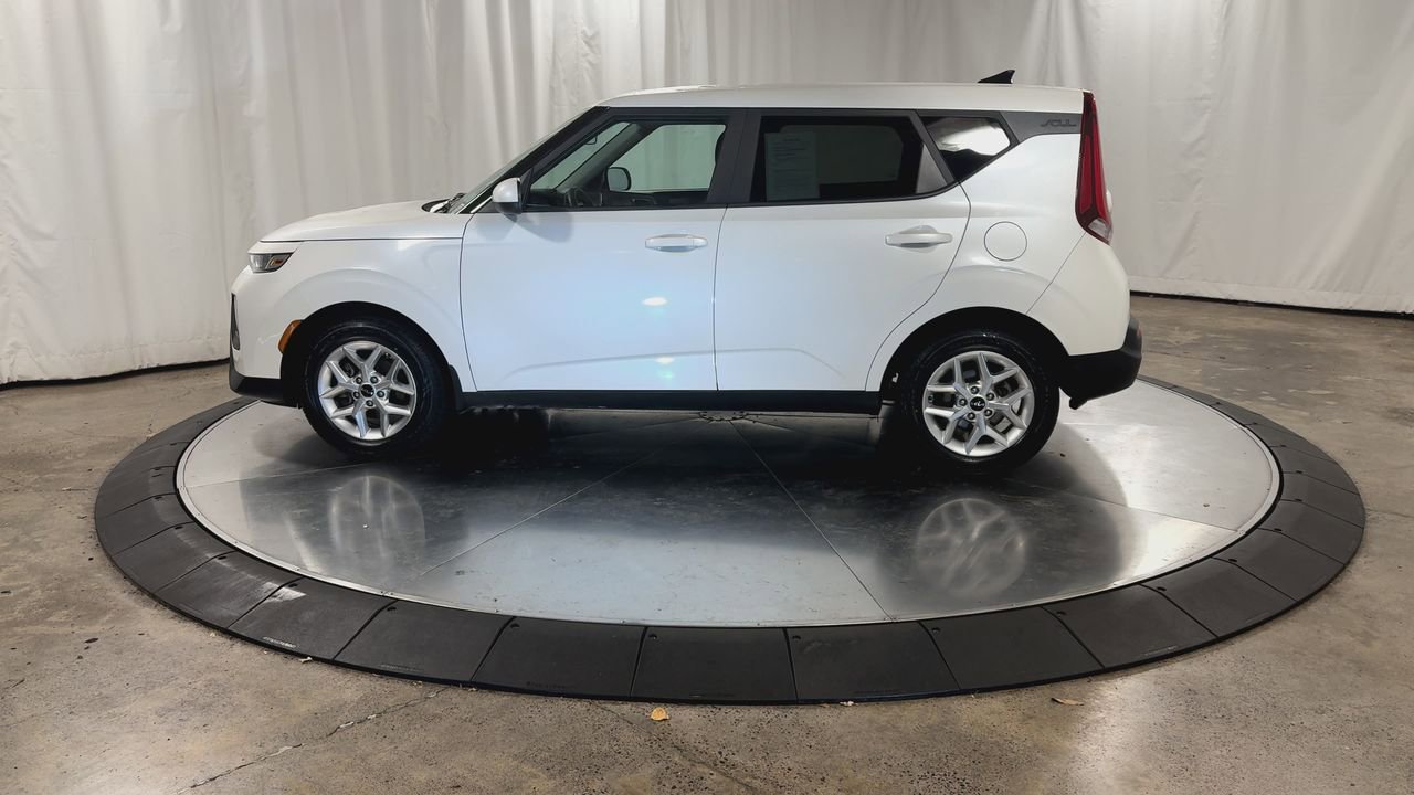 Certified 2022 Kia Soul LX w/ Technology Package image 7