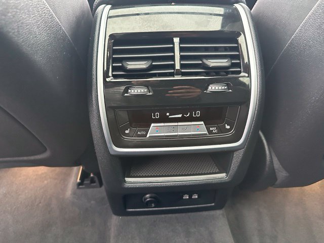 Used 2023 BMW X7 xDrive40i w/ M Sport Package AWD/4WD image 21