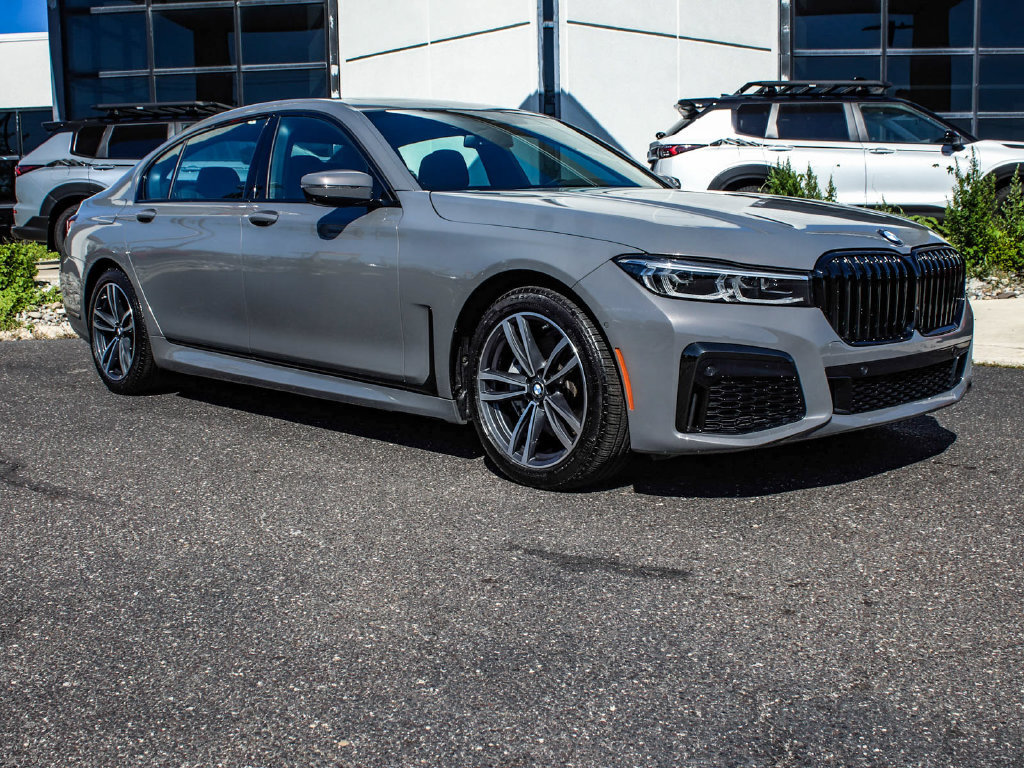 Used 2022 BMW 740i xDrive w/ M Sport Package AWD/4WD image 3