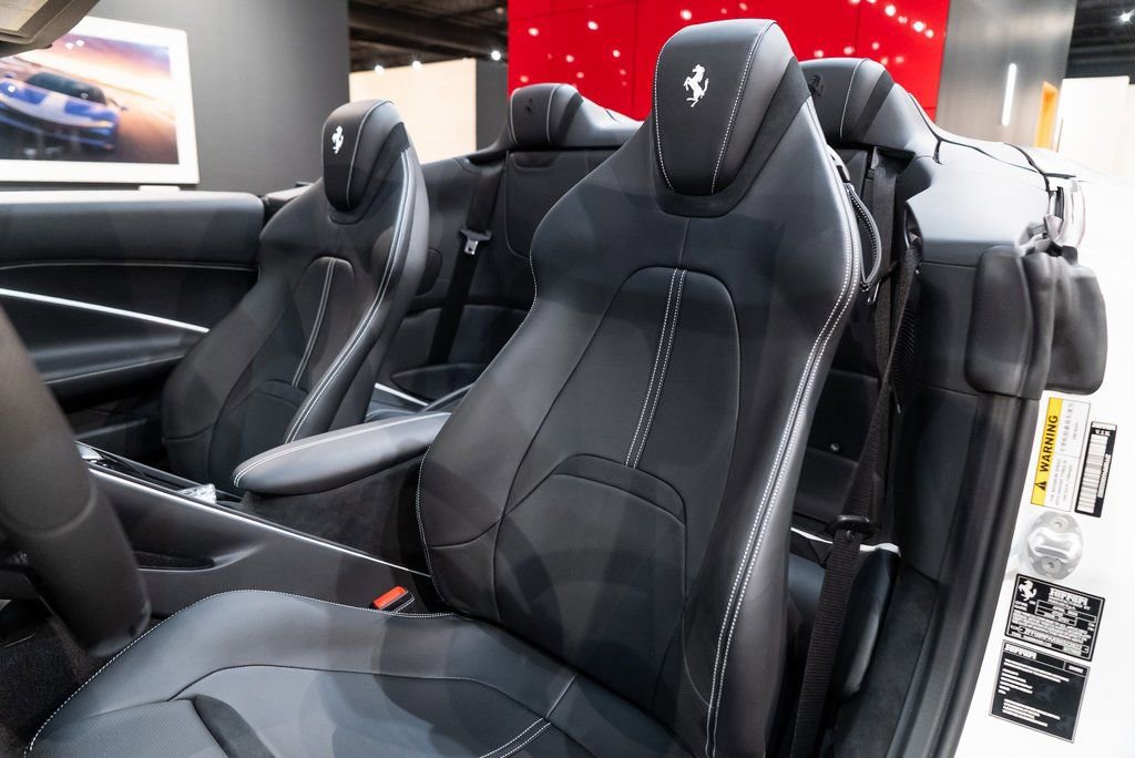 Used 2025 Ferrari Roma Spider image 4