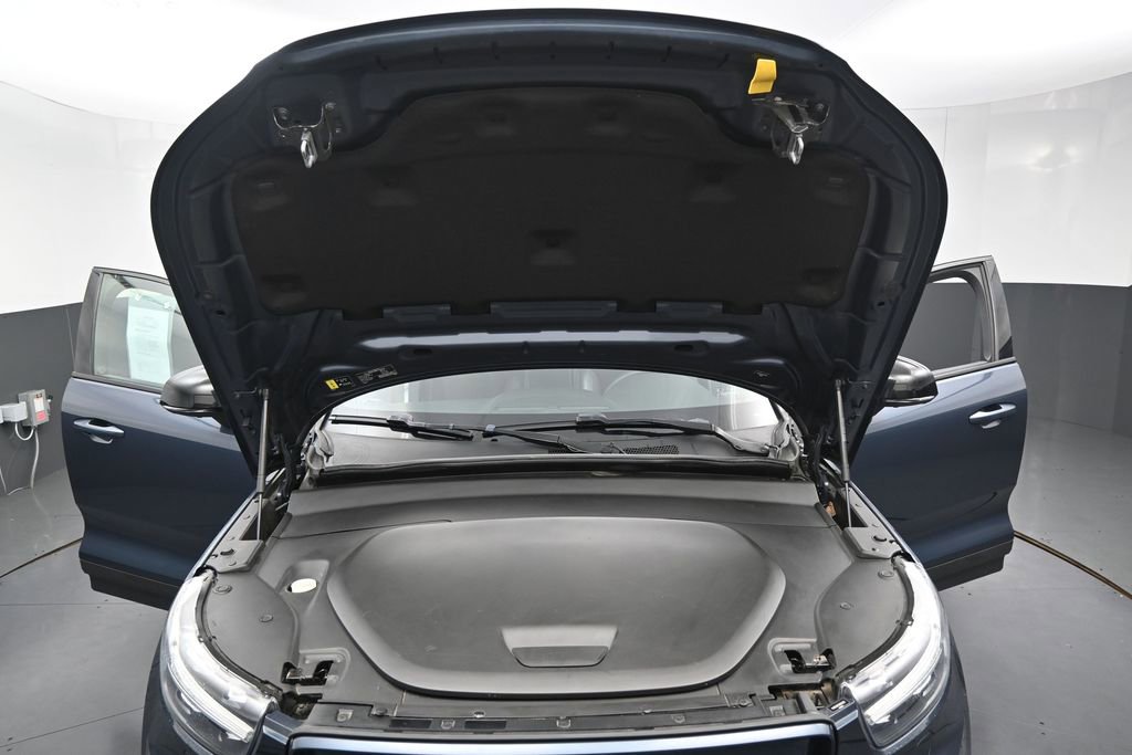 Used 2022 Volvo XC40 P8 Recharge Plus AWD/4WD image 32