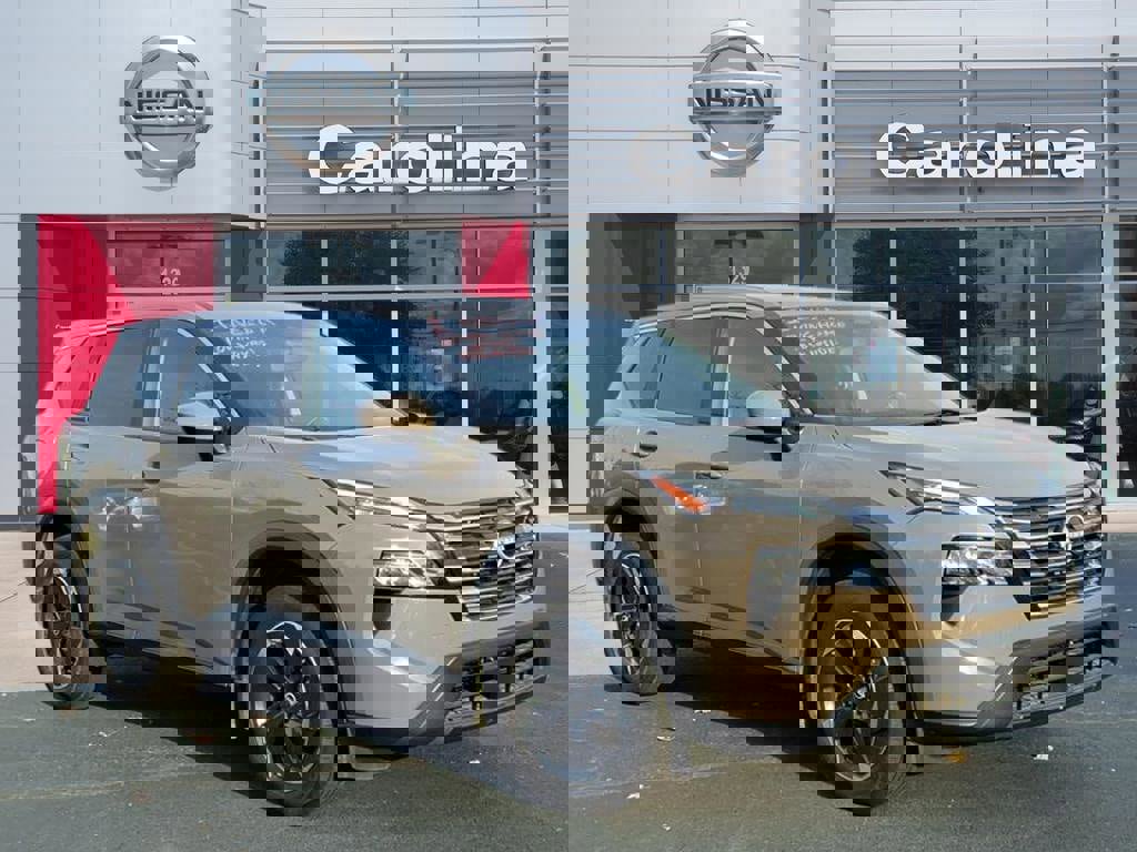 Used 2024 Nissan Rogue SV image 1