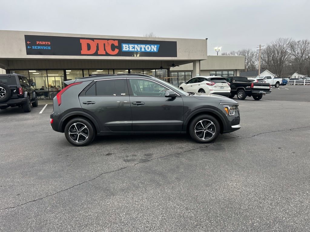 Used 2023 Kia Niro EX image 38