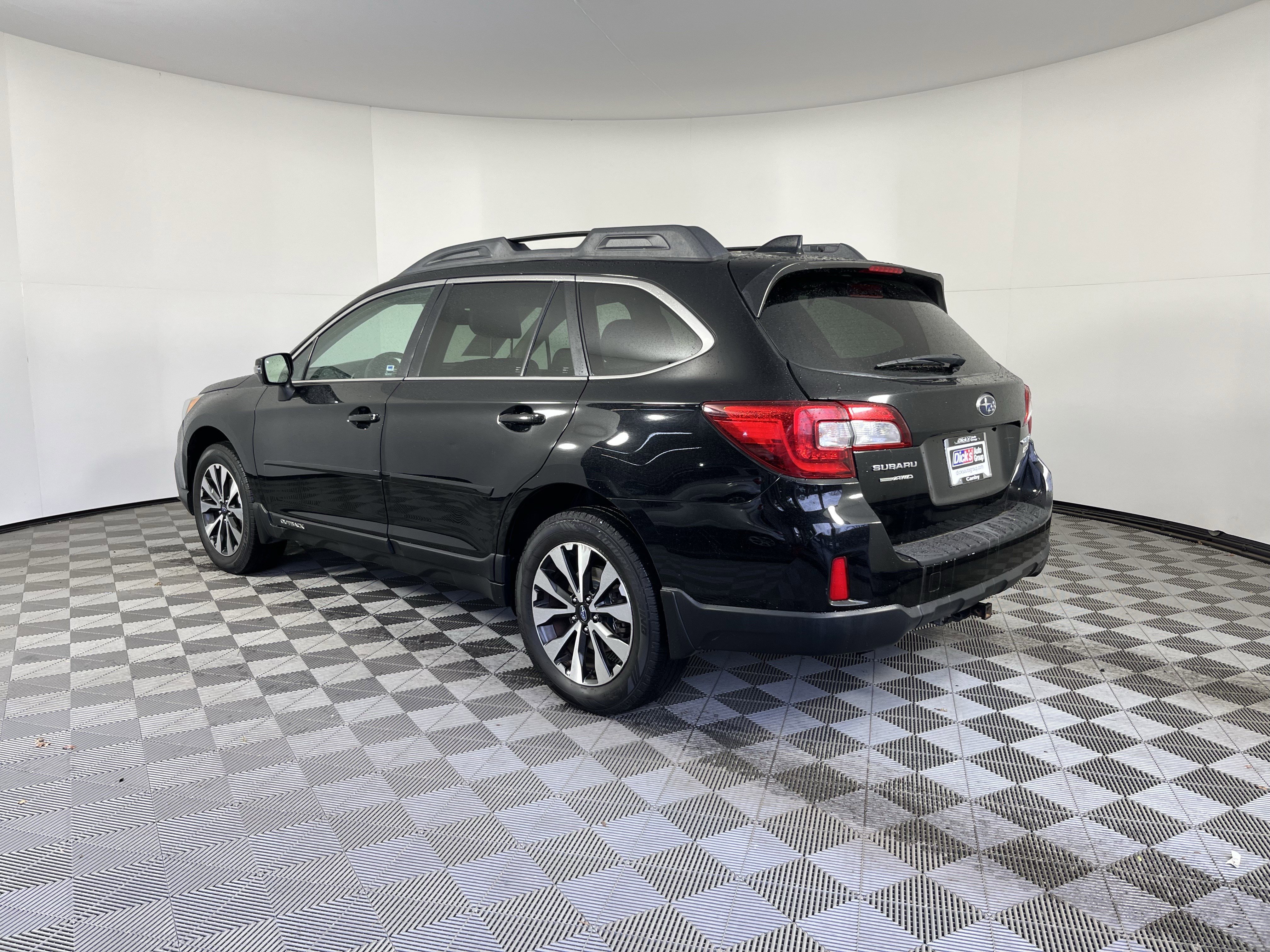 Used 2016 Subaru Outback 2.5i Limited image 3
