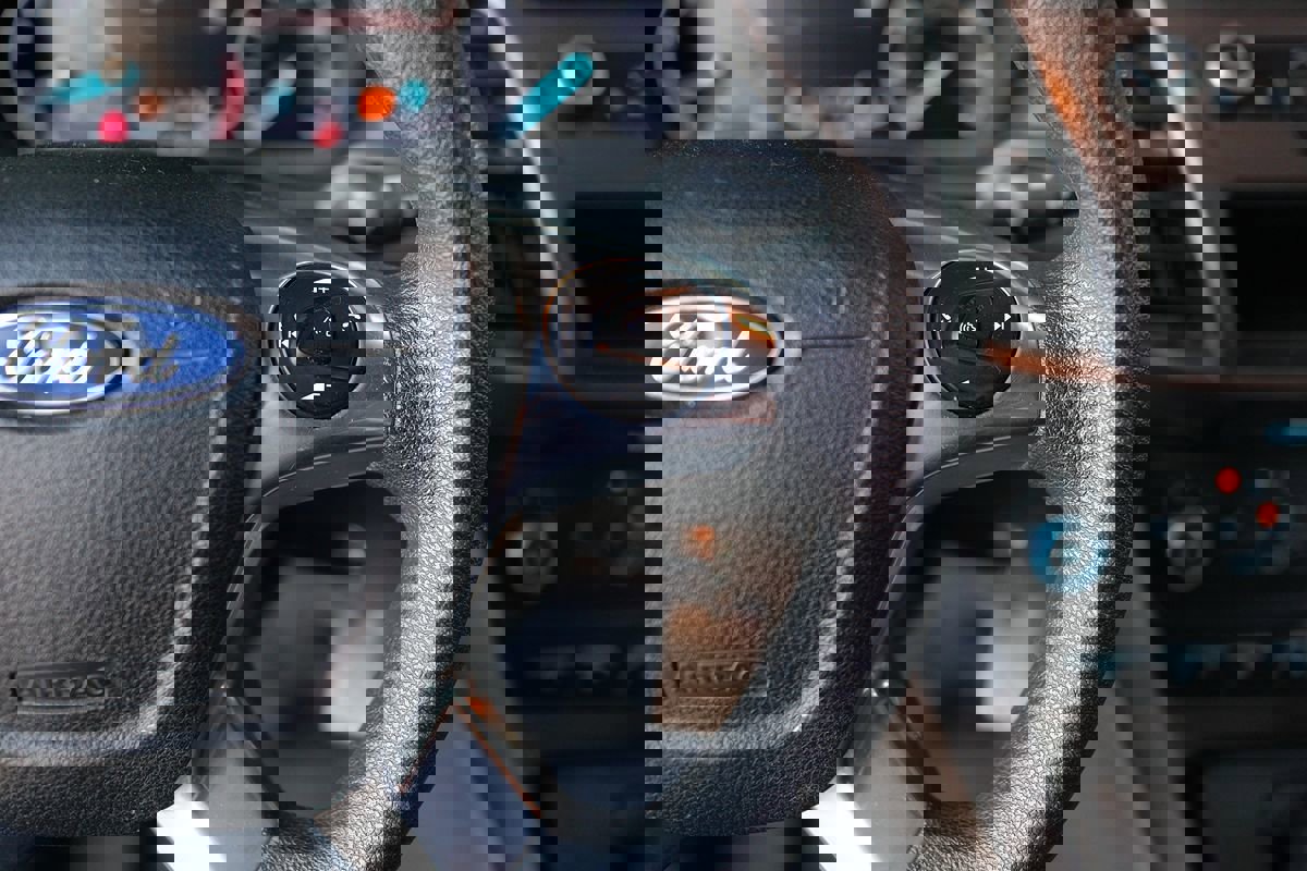 Used 2020 Ford Transit Connect XL image 19