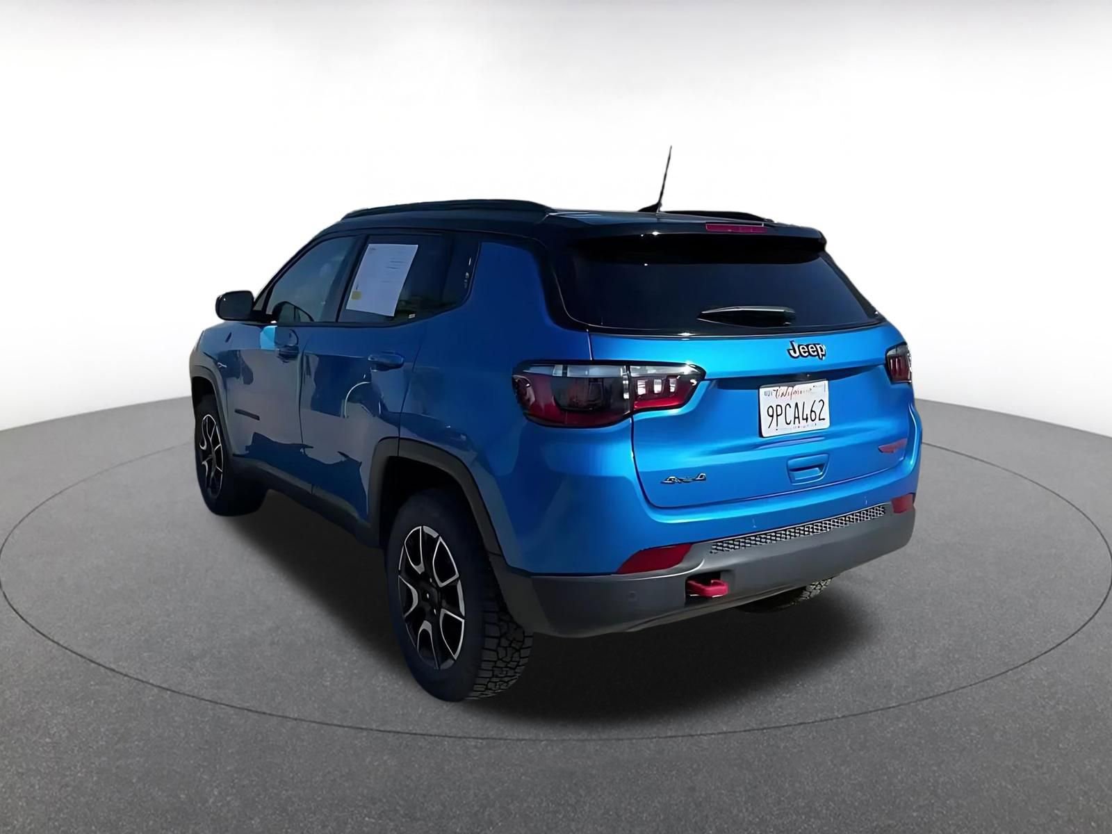 Used 2025 Jeep Compass Trailhawk AWD/4WD image 10