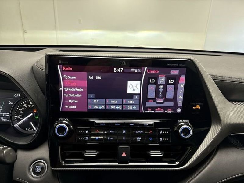 Used 2021 Toyota Highlander Limited AWD/4WD image 30