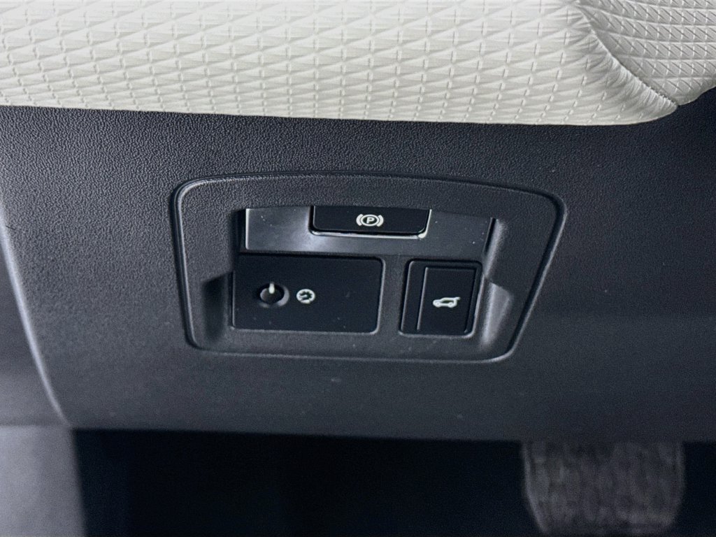 Certified 2018 Land Rover Range Rover Velar S AWD/4WD image 11