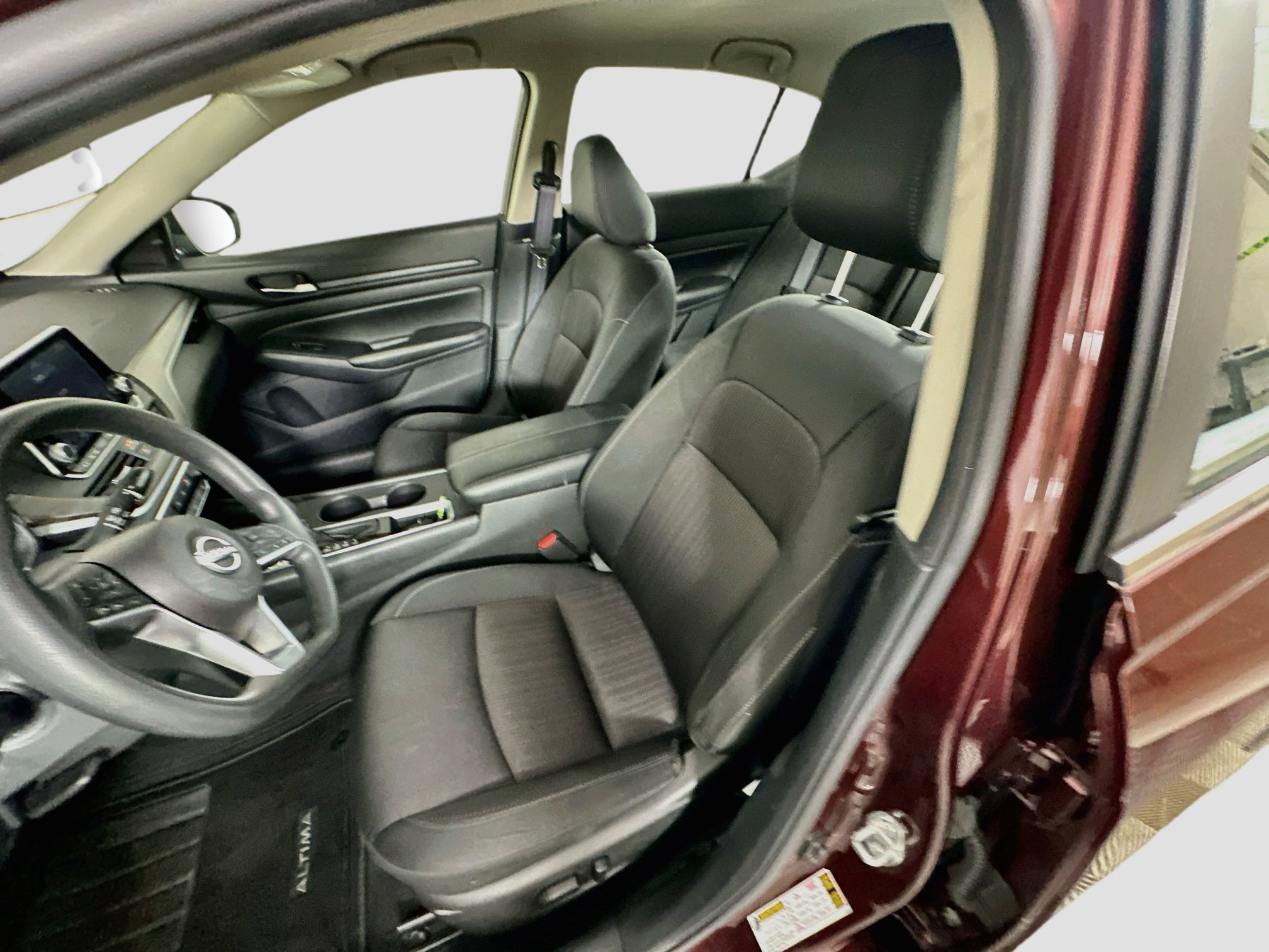 Used 2025 Nissan Altima 2.5 SV FWD image 13