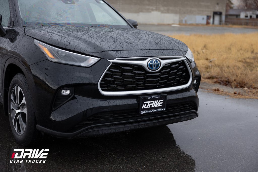 Used 2023 Toyota Highlander XLE image 3