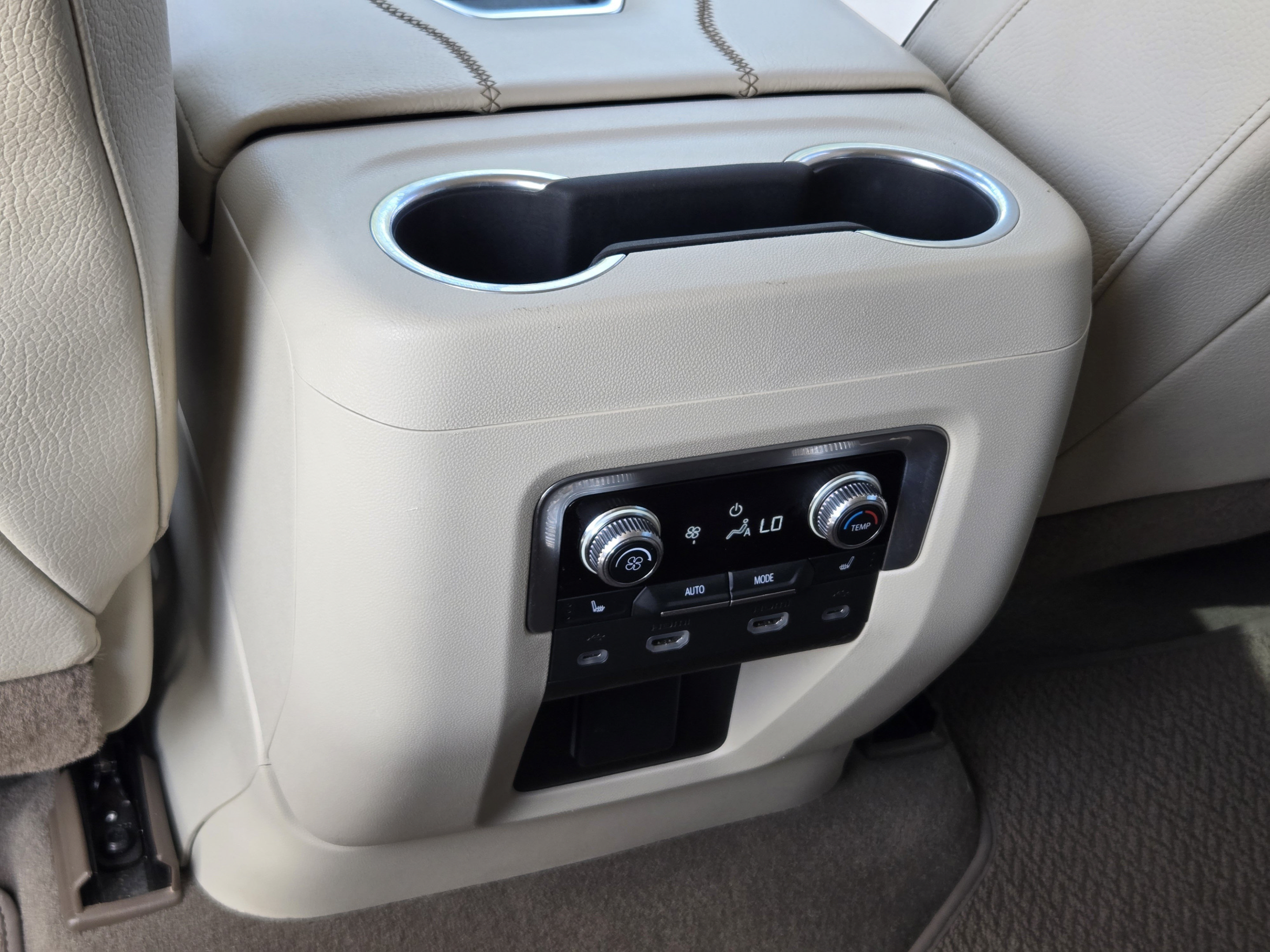 Used 2021 GMC Yukon Denali w/ Denali Ultimate Package AWD/4WD image 28