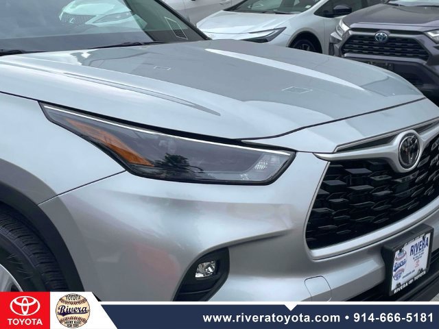 Used 2023 Toyota Highlander LE FWD image 11