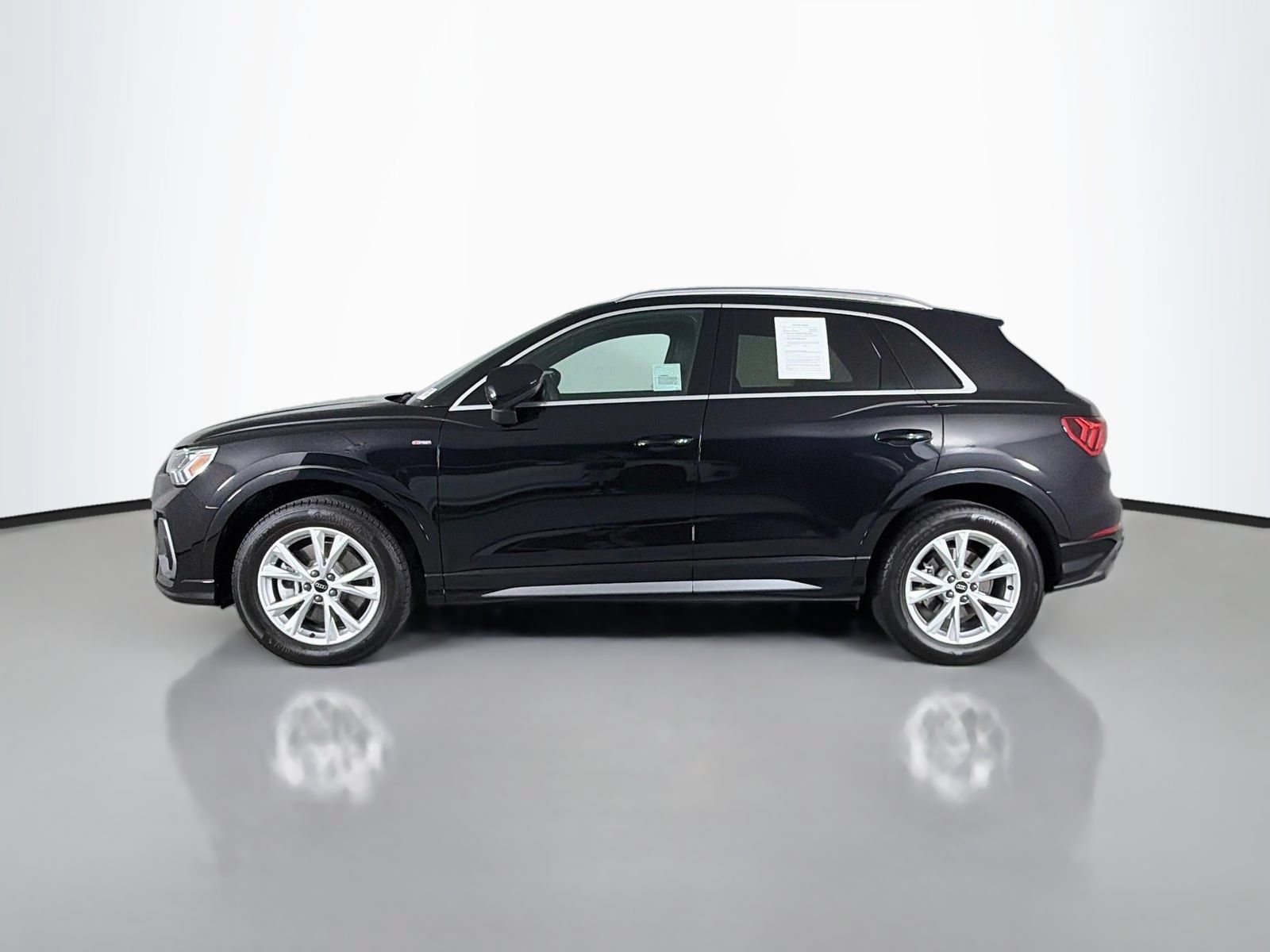Certified 2025 Audi Q3 2.0T Premium w/ Convenience Package AWD/4WD image 4