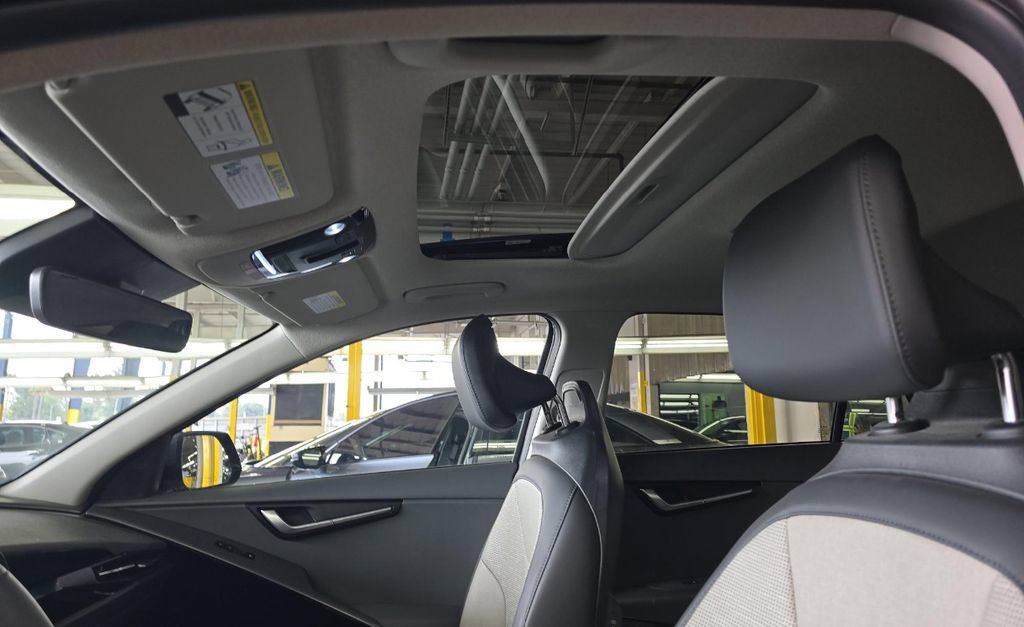 Used 2023 Kia Niro SX Touring FWD image 33