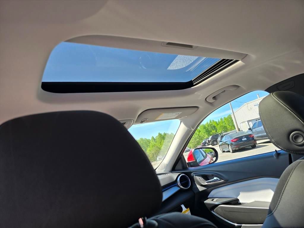 New 2026 Chevrolet Trax LT w/ Sunroof Package FWD image 7