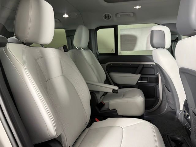 New 2026 Land Rover Defender 130 X-Dynamic SE AWD/4WD image 32