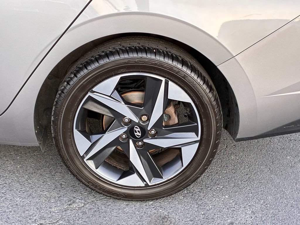 Used 2023 Hyundai Elantra Limited FWD image 48