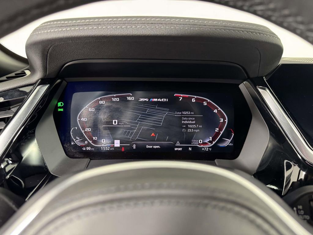 Used 2025 BMW Z4 M40i w/ Edition RWD image 3