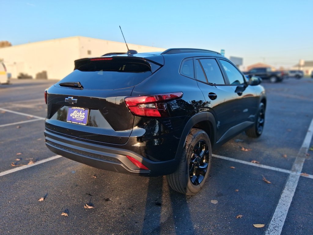 New 2026 Chevrolet Trax LT w/ Sunroof Package FWD image 7