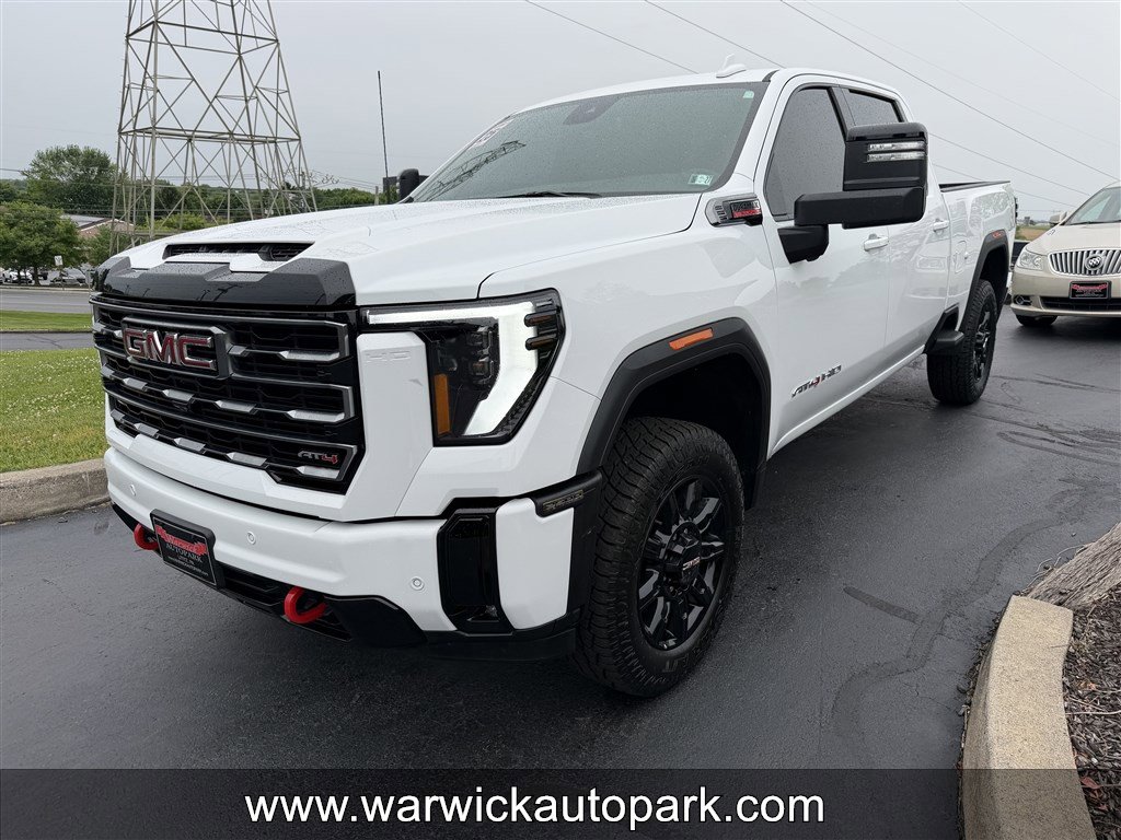 Used 2025 GMC Sierra 2500 AT4 AWD/4WD image 2