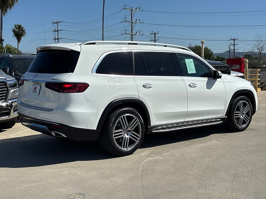 Used 2025 Mercedes-Benz GLS 450 4MATIC image 3