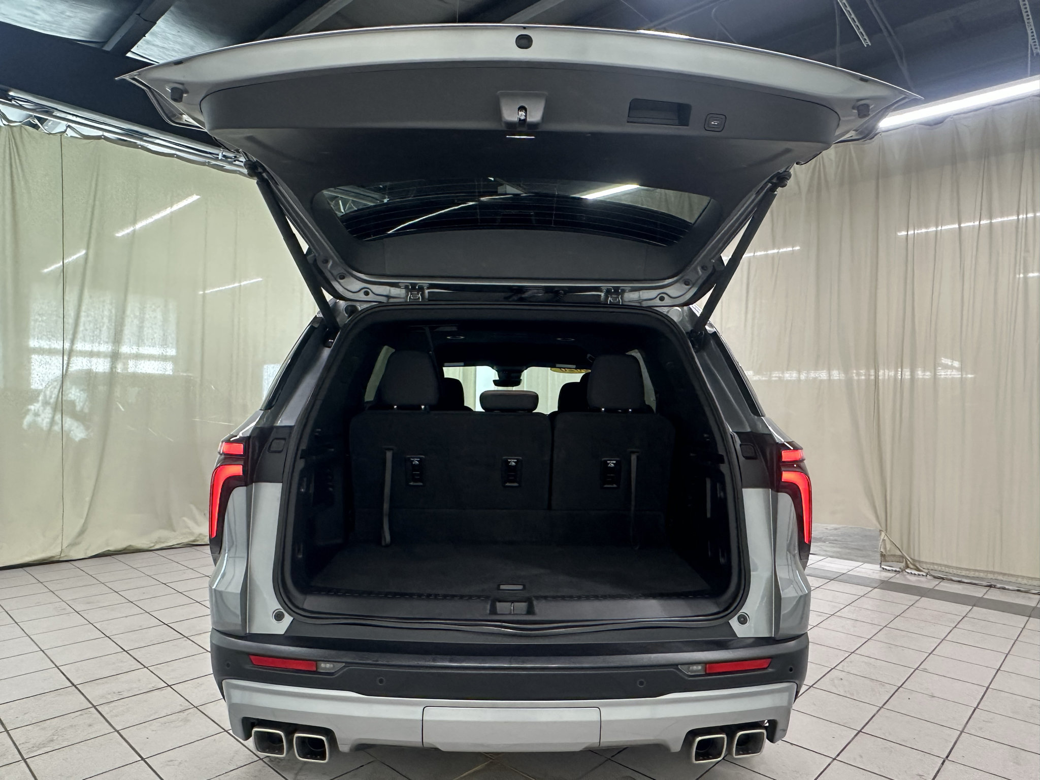 Certified 2026 Chevrolet Traverse LT w/ Driver Confidence Package FWD image 6