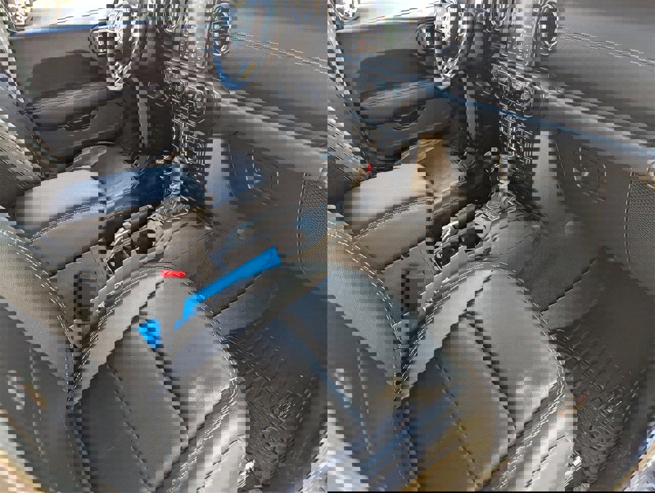 Used 2018 Jeep Wrangler Unlimited Sahara image 13