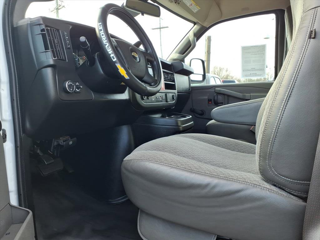 Used 2021 Chevrolet Express 3500 image 9