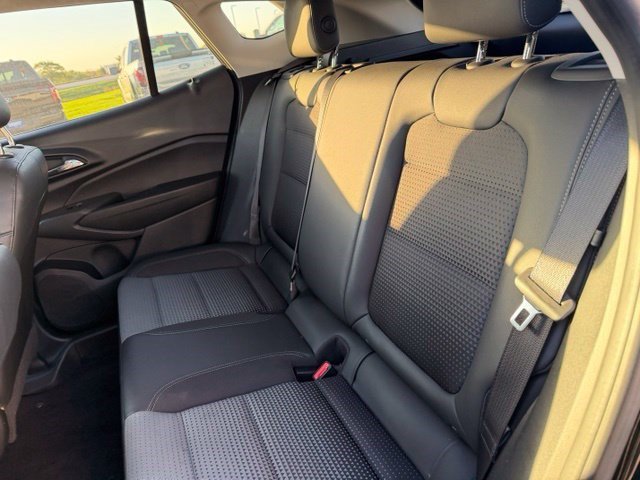 Used 2024 Chevrolet Trax LT w/ LT Convenience Package FWD image 24