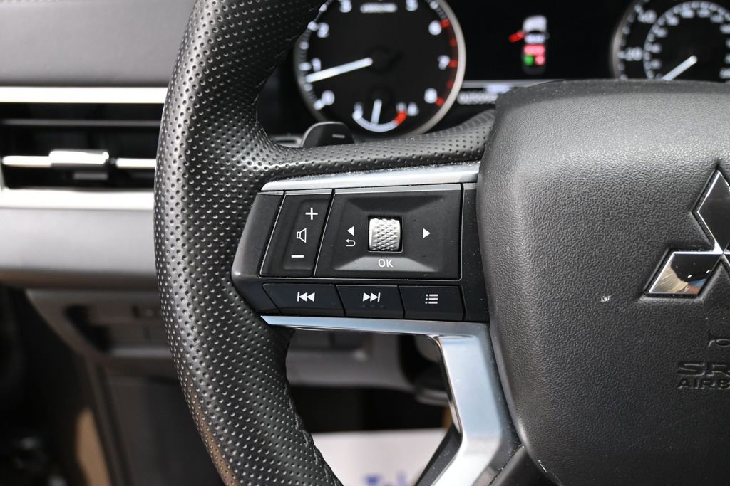 Used 2025 Mitsubishi Outlander SE AWD/4WD image 19