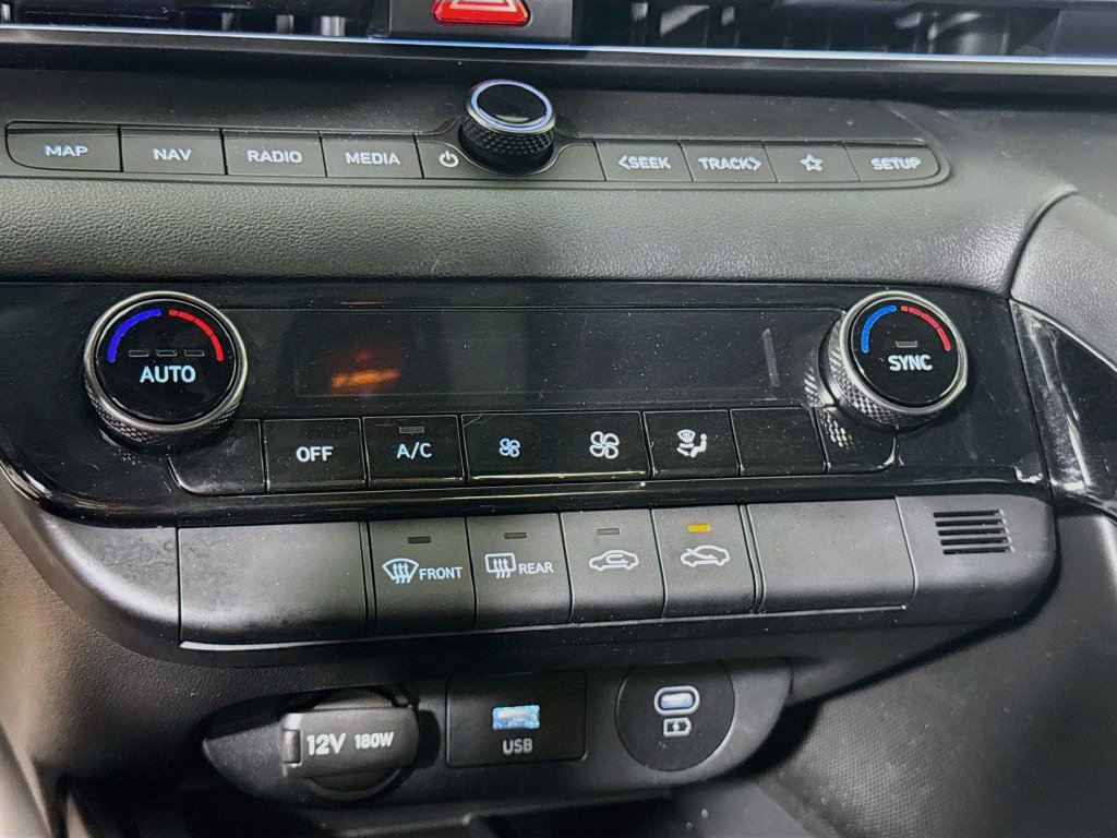 Certified 2025 Hyundai Elantra SEL FWD image 10