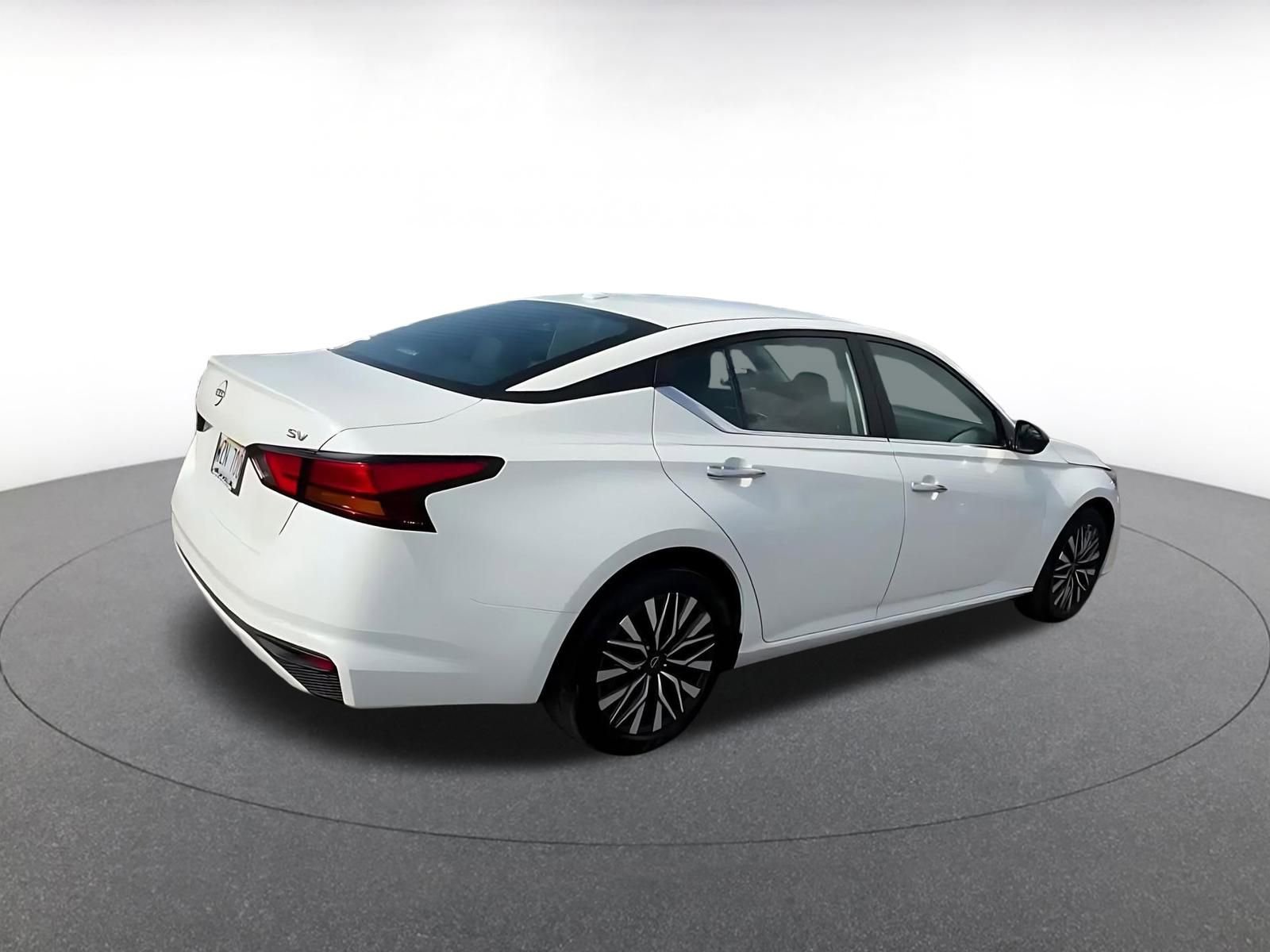 Used 2024 Nissan Altima 2.5 SV image 15