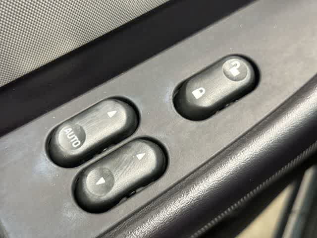 Used 2005 Ford Thunderbird RWD image 18