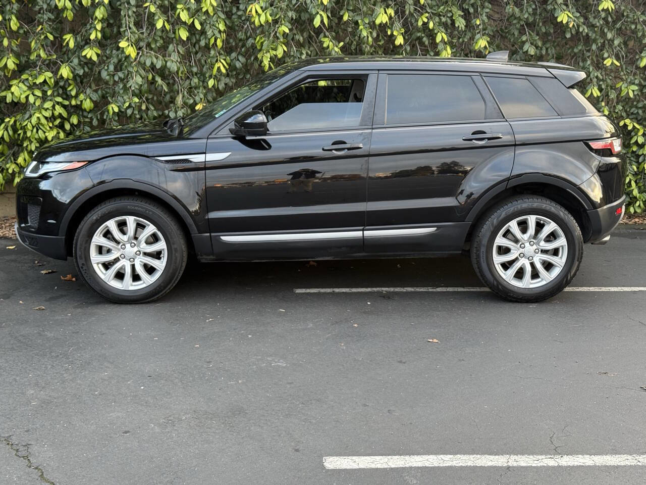 Used 2018 Land Rover Range Rover Evoque SE image 6
