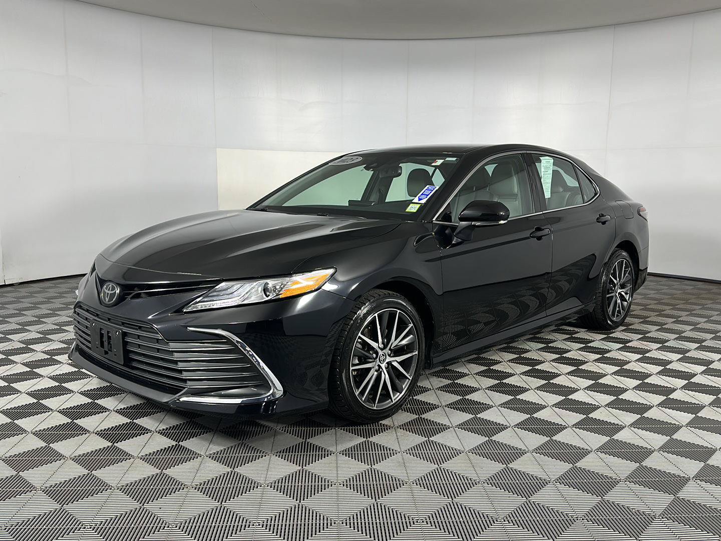 Used 2023 Toyota Camry XLE w/ Cold Weather Package AWD/4WD image 4