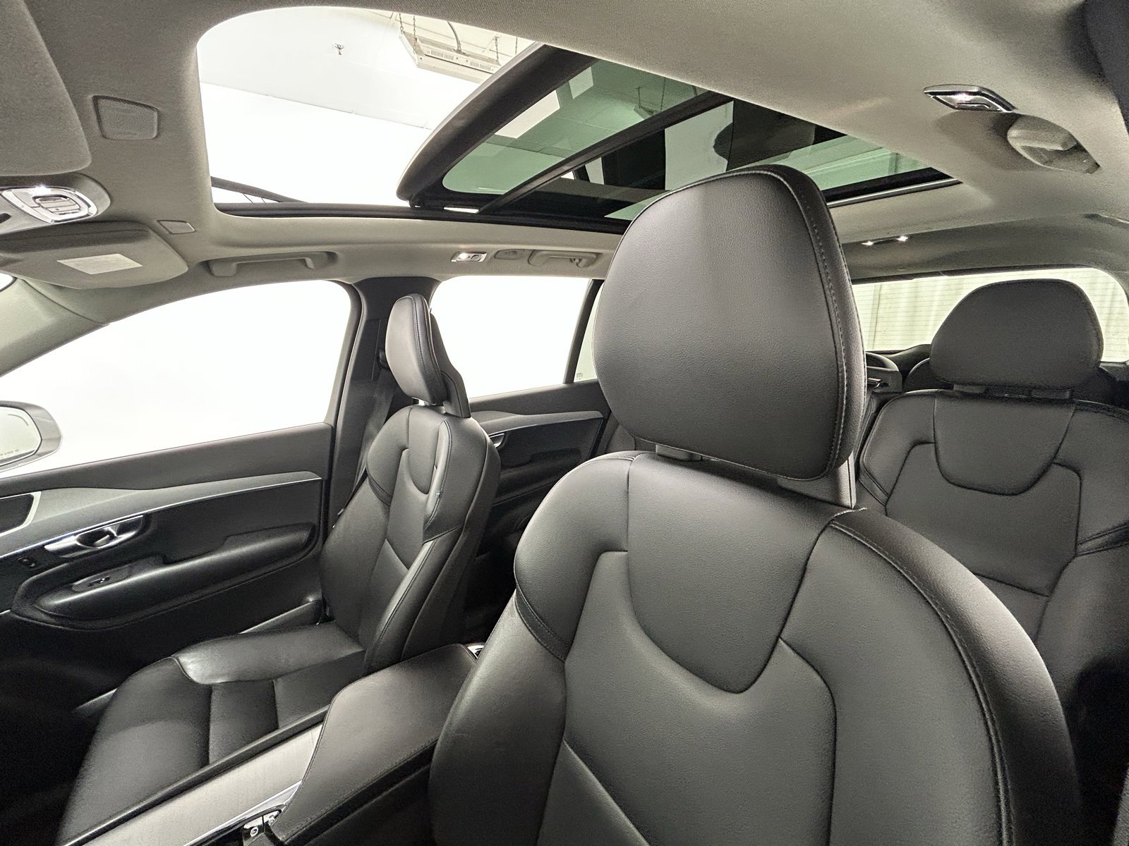 Used 2021 Volvo XC90 T5 Momentum w/ Climate Package image 29