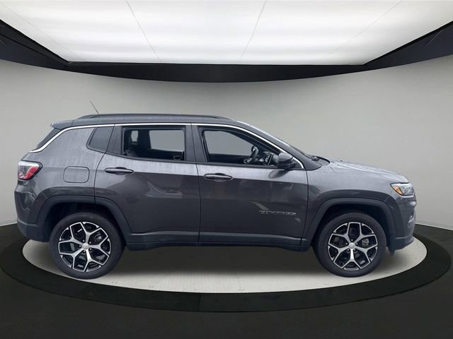 Used 2024 Jeep Compass Limited image 5