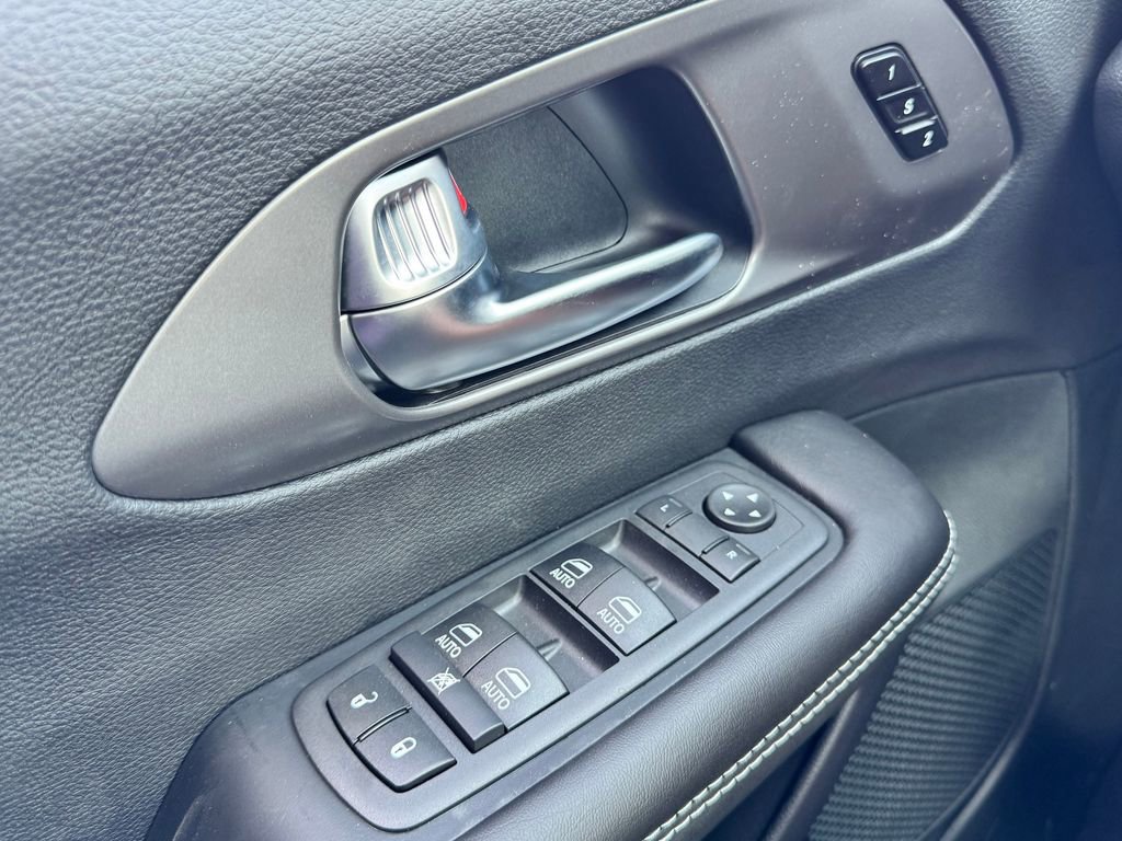New 2026 Chrysler Pacifica Select image 24
