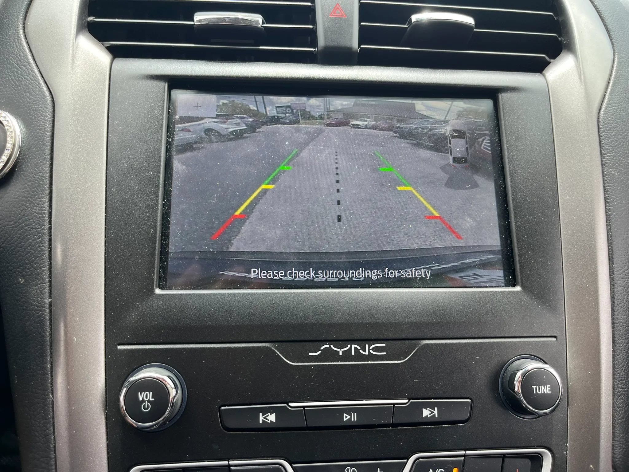 Used 2020 Ford Fusion SEL FWD image 19