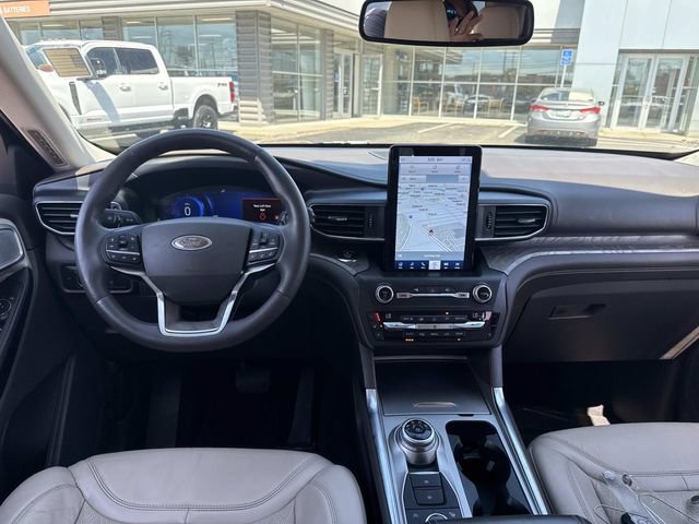 Used 2020 Ford Explorer Platinum w/ Premium Technology Package AWD/4WD image 16