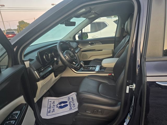 Used 2024 Kia Carnival LX FWD image 6