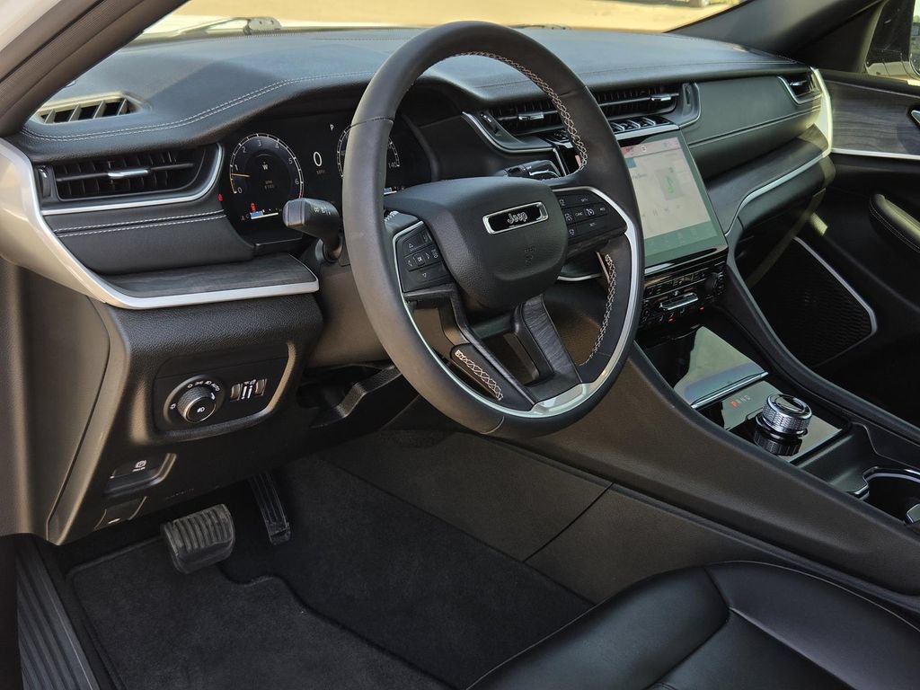 Used 2024 Jeep Grand Cherokee L Limited w/ Black Appearance Package RWD image 30