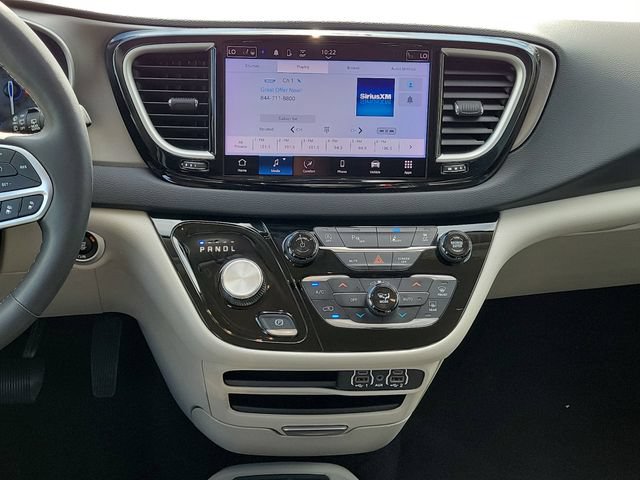 Used 2023 Chrysler Pacifica Touring-L FWD image 23